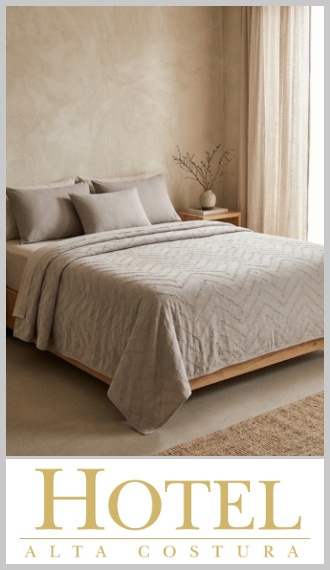 Cover Hotel modelo Chenille con fundas de almohadones King