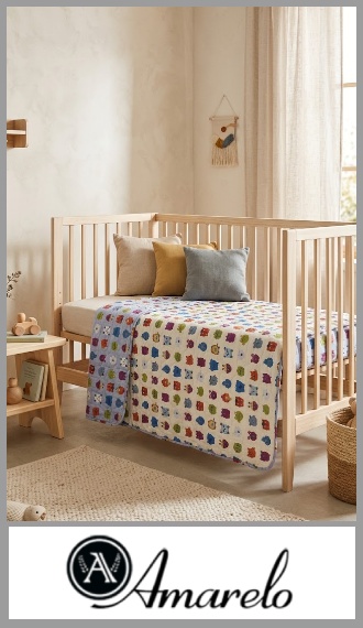 Quilt estampado para bebé AMARELO, matelasseado, ideal para cuna o cama de bebé y para abrigar en el cambio de estación. Disponible en diseños surtidos: flores, nubes, scooter y zoo. Medidas: 1,20m x 1,60m. Se presenta en bolsa transparente con cartón identificatorio. Pack por unidad.