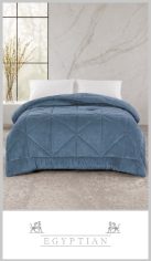 Edredón EGYPTIAN con corderito tamaño Queen. Incluye dos fundas de almohada. En 100% poliéster. Medidas: 220cm x 240cm. Bolsa de pvc al vacío y cierre. Pack por unidad. Colores surtidos
