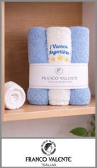 Set de 3 toallas de argentina bodadas Franco Valente , 100% algodón, con bordado exclusivo de la seleccion.viene en bolsita de nylon con faja protectora con detalles de la marca. 
Cada toalla mide 30cm x 45cm cada una, viene con dos toallas celestes y una blanca con el bordado exclusivo de la seleccion.. Pack por 3 unidades. Ideal para regalo.