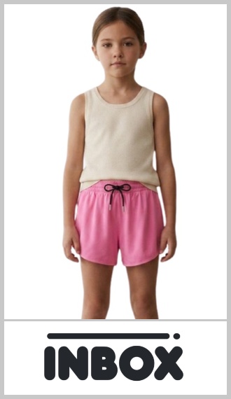 Short deportivo INBOX de nena para actividades deportivas y recreativas, cintura elastizado, cordón y calza interna. Diseño como las imágenes. En colores surtidos como las imágenes. Pack por docena en curva de talles.