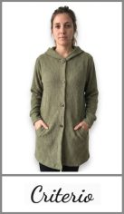 Saco CRITERIO manga larga en lanilla brush con botones en el frente, con capucha, dos bolsillos, para mujer, en distintos colores en talles especiales 6, 8, 10 y 12. Pack por unidad en percha.