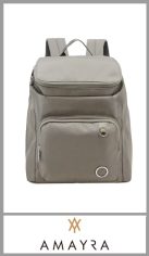 Mochila verde AMAYRA de carga superior para mujer de apertura superior portanotebook, confeccionada en poliéster de gran calidada. Bolsillo principal con cierre mas bolsillo frontal con cierre contiene un organizador interno y bolsillo de guarda notebook
Espaldar y tiras acolchonadas, Cuenta con dos tiras para carry on Base acolchonada. Medida: 38cm x 31cm x 13cm. Pack por unidad