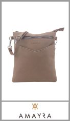 Cartera morral vison AMAYRA de PU de gran calidad,completamente forrada en su interior.  
Contiene una tira regulable y desmotable dos bolsillos frontales con boton imantado uno plano con cierre y un bolsillo plano del lado de atras y un bolsillo princial con un bolsillo interno con cierre.
Pack por unidad 
Medida 24cm x 22cm x 5cm