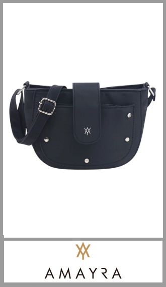 Cartera morral negro AMAYRA de PU de gran calidad,completamente forrada en su interior.  
Contiene una tira regulable y desmotable un bolsillo frontal con cierre y un bolsillo princial con un bolsillo interno con cierre.
Pack por unidad 
Medida 15cm x 21cm x 7cm