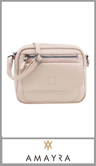 Cartera morral nude AMAYRA de PU de gran calidad,completamente forrada en su interior.  
Contiene una tira regulable y desmotable un bolsillo frontal con cierre, un bolsillo plano del lado de atras y un bolsillo princial con un bolsillo interno con cierre.
Pack por unidad 
Medida 16cm x 21cm x 7cm