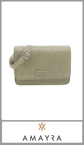 Cartera morra VERDE AMAYRA para mujer, confeccionada en Pu de gran calidad, totalmente forrada en su interior, cuenta con un cierre en el bolsillo principal y cuenta con una solapa con cierre de boton imantado y una correa regulable.
Excelentes detalles y terminaciones según imagen. Pack por unidad.
Tamaño 15cm x 22cm x 8cm