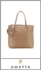 Cartera camel AMAYRA de PU de gran calidad. contiene dos asa de agarre contiene una desmontable, contiene bolsillo interno plano.
Pack por unidad 
Medida 35cm x 43cm x 14cm