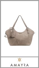 Cartera gris claro AMAYRA de PU de gran calidad. contiene dos asa de agarre contiene una desmontable, contiene bolsillo interno plano.
Pack por unidad 
Medida 30cm x 48cm x 15cm