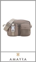 Cartera AMAYRA para mujer, confeccionada en Pu Engomado de gran calidad, totalmente forrada en su interior,cuenta con un bolsillo plano en su interior con cierre y 3 bolsillos exteriores uno plano con cierre y cuenta con dos bolsillos frontales uno con una hebilla y el otro con una red smash y cada uno cuenta con un cierre, con una correa regulable.
Excelentes detalles y terminaciones según imagen. Pack por unidad.
Tamaño 16cm  X 24cm  X  12cm