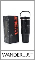 Vaso térmico WANDERLUST de acero doble capa. Autorizado INAL. Tapa a rosa con pico rebatible y manija de agarre. Incluye packaging y stickers para personalizarlo.  Capacidad: 900ml. Pack por unidad en cajita individual.