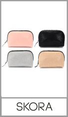 Portacosméticos SKORA con cierre estampado y engomado, contiene tira cierre de goma con logo. 
Tamaño 23cm x 13cm x 8cm
Colores surtidos. 
Pack por unidad.
