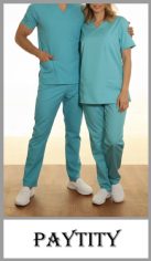 Ambo PAYTITY sanitario para práctica médica color verde clinica, en alg/pol, casaca manga corta cuello en V con bolsillo superior y dos laterales, y pantalón cintura elastizada con cordón, dos bolsillos sastre y un bolsillo posterior aplicado en colores blanco, celeste, azul marino y verde y talles S, M, L, XL y 2XL. Pack por unidad.