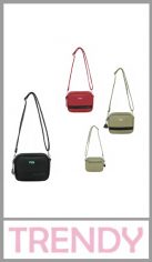 Morral TRENDY para mujer,confeccionada en Pu de gran calidad, totalmente forrada en su interior, contiene un bolsillo  plano en su exterior con cierre, con correa regulable hasta 127cm.
Excelentes detalles y terminaciones según imagen. 
Pack por unidad. 
Colores surtidos 
Medidas 16.00cm X 20.00cm X 5.00cm