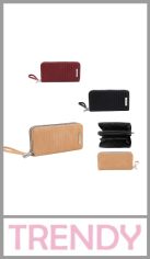 Billetera de PU TRENDY, de doble compartimiento con dos divisiones y varios compartimentos y cierre perimetral en ambas divisiones. Divisores y tarjetero. Excelentes detalles y terminaciones según imagen
 Medidas:  10cm x 19cm x 5cm
Colores surtidos. Pack por unidad.