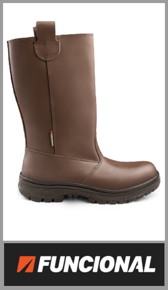 Bota Petrolera Funcional línea Caucho, con puntera de acero, exterior en cuero flor HQ y forro interior Drymax, con asas de calce para facilitar su colocación. Suela de caucho bidensidad, antideslizante, resistente a hidrocarburos y con propiedades dieléctricas, ideal para trabajos en pisos húmedos, contacto con químicos o riesgo eléctrico. Color marrón. Numeración del 34 al 47. Pack por unidad.